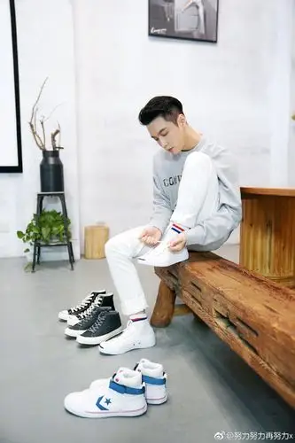 [张艺兴][新闻]171110 选择困难症上线?