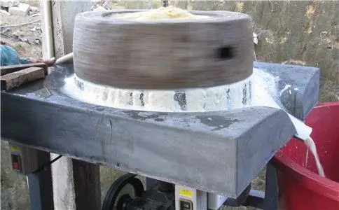 石磨豆浆制作过程