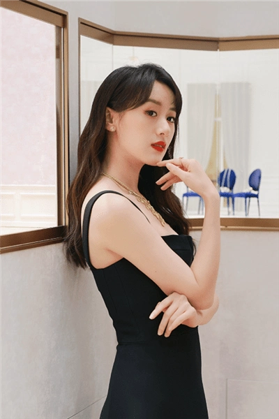 袁冰妍"黑色礼服"超惊艳!