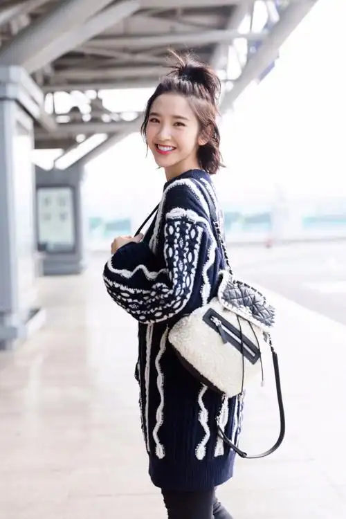 女星唐艺昕最新机场街拍_星看点_明星_模特中国