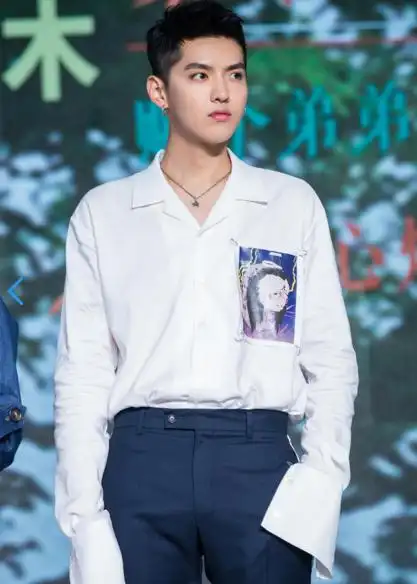 流量小生白衬衫秀:王俊凯儒雅,吴亦凡潮流,蔡徐坤干练