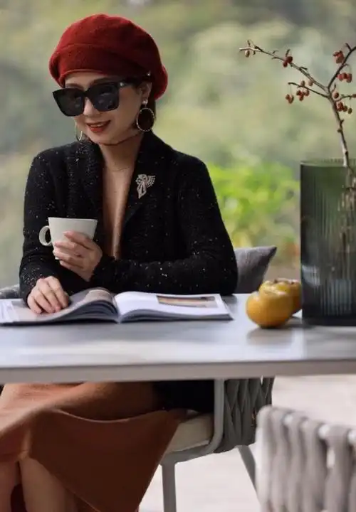 50岁女人怎么穿更有气质?这个春天这样穿,优雅减龄还能焕然一新