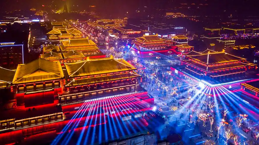 "网红"不夜城:当"盛唐文化"与"夜间经济"撞个满怀