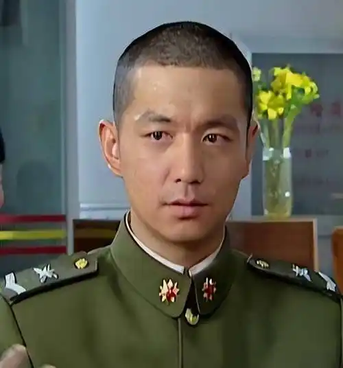 他曾因打架被北电开除,演技一级棒,却几十年不温不火_角色_邢佳栋