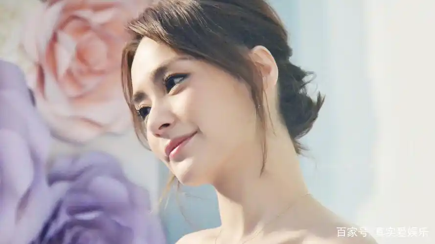 中国香港人气女歌手,演员钟欣潼