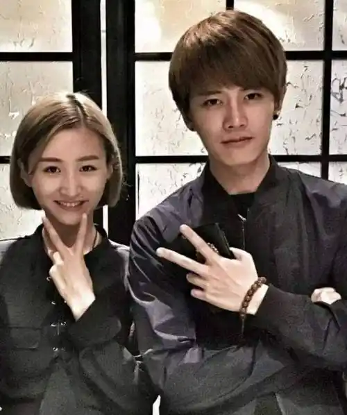 最近《秋蝉》《锦衣之下》霸屏的任嘉伦在2017年便与聂欢公开恋情