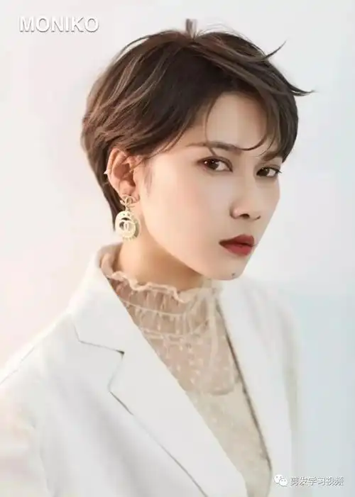 最近流行什么发型精致露耳短发30款