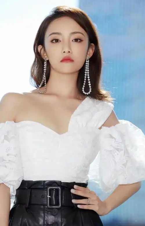 吴佳怡高清淡雅写真,惊艳迷人!__财经头条