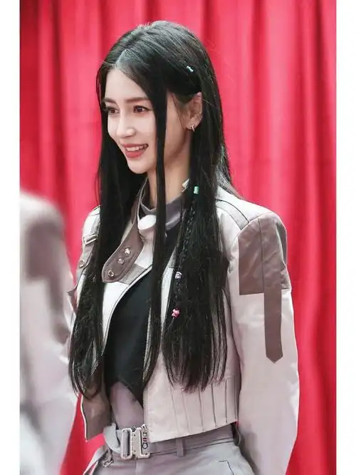 杨颖的精致妆容,仿佛18岁的少女