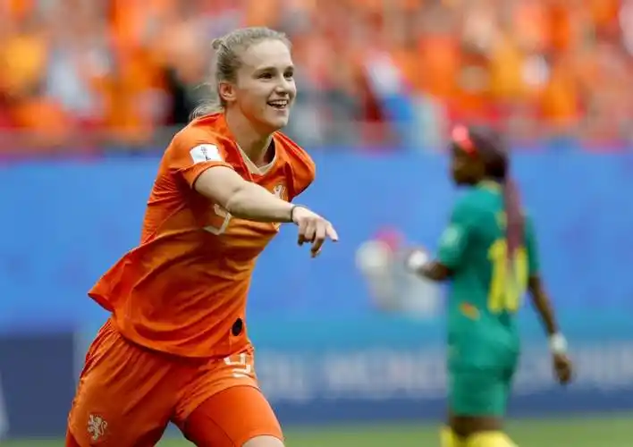 德玛米德玛如今在阿森纳踢球米德玛如今在阿森纳踢球荷兰女足的米德玛