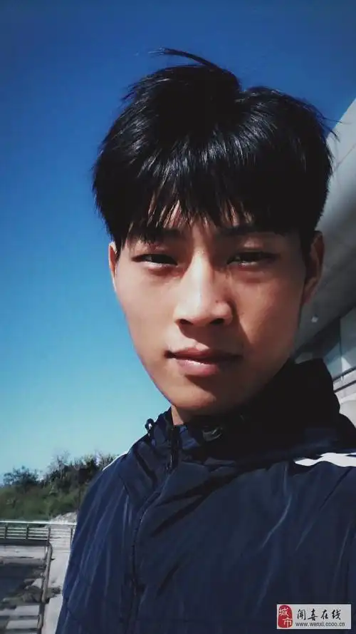 【帅男秀场】孙诺 19岁 天秤座 程序管理