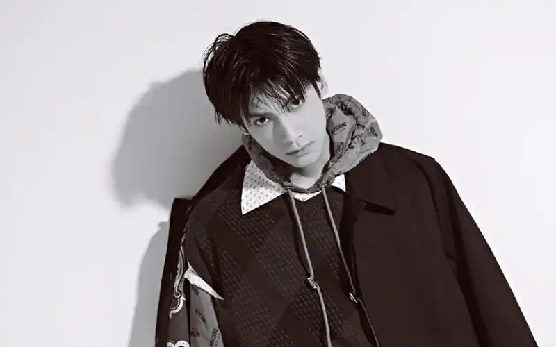 罗云熙帅气图片桌面壁纸