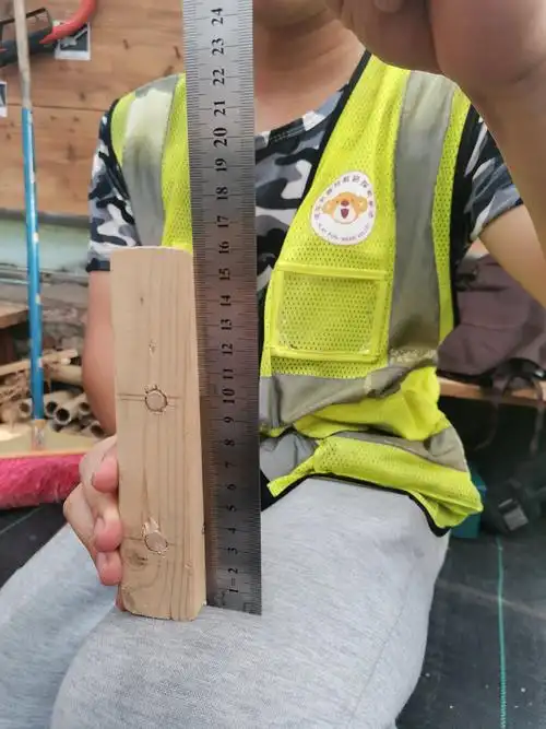 量量木块的长度 — 16cm