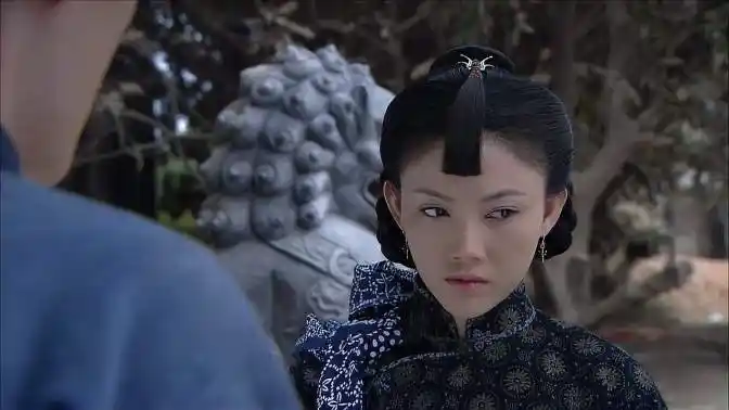 围屋里的桃花:绿蚕被送去清洁堂,跟闻良分别的瞬间,两人崩溃了-影视综