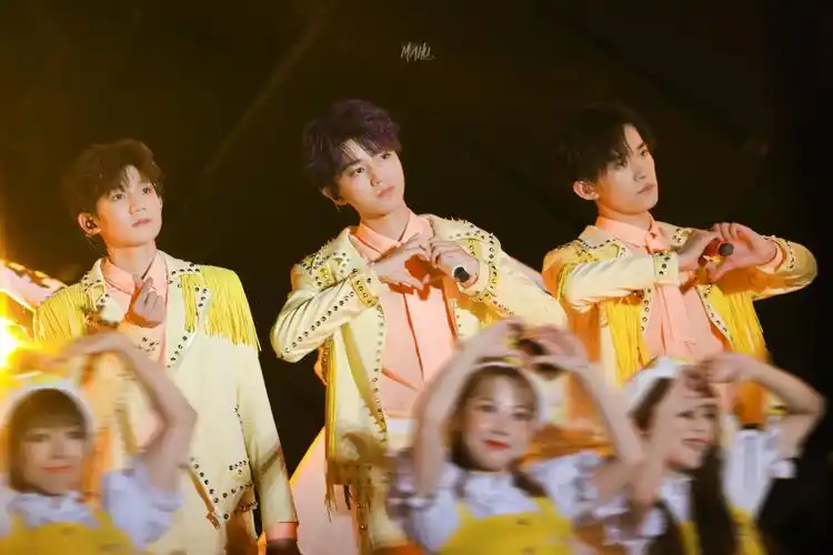 「哥哥 tfboys 来源微博 三人 五周年演唱… - 堆糖,美图壁纸兴趣社区