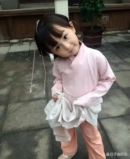 刘楚恬2岁出道年入百万因长相甜美被禁止整容如今长成啥样