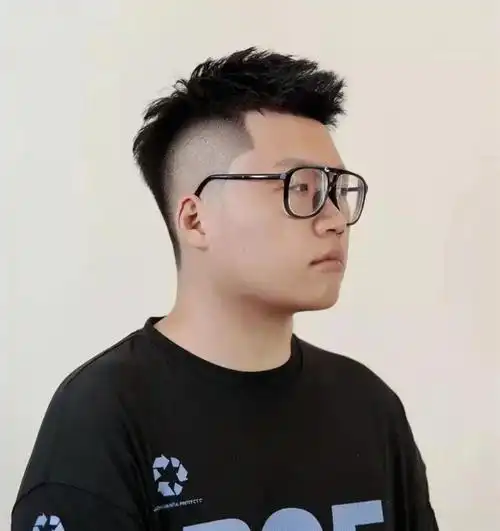 大圆脸适合什么发型男30岁的男人不知适合什么发型