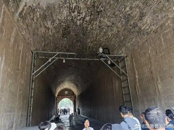 先说结论——优先选择南线景区,去中华门,看三层瓮城和45米厚外偿楼