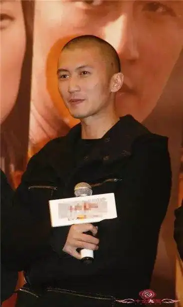 谢霆锋寸头发型,霆锋发型扎头发,霆锋短发寸头_文秘苑图库