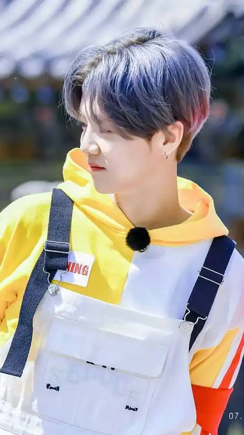 鹿晗# 高清壁纸 手机屏保