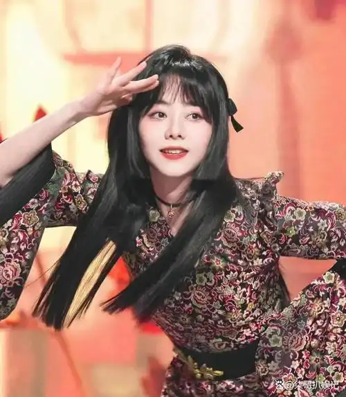 论女星"公主切"反差有多大?将杨幂丽颖亦菲放在一起,一目了然