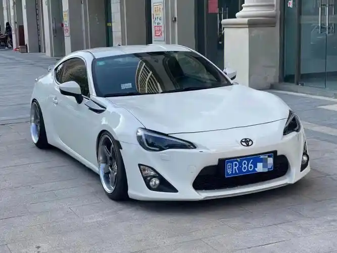 14年9月,丰田86[色]白色黑内[色]8万公里,带全车改件[勾引][勾引]特价