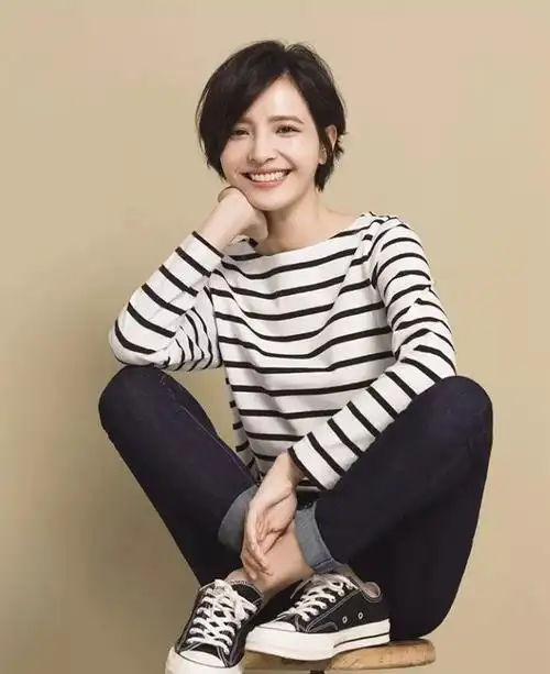 30岁短碎发自然发型女