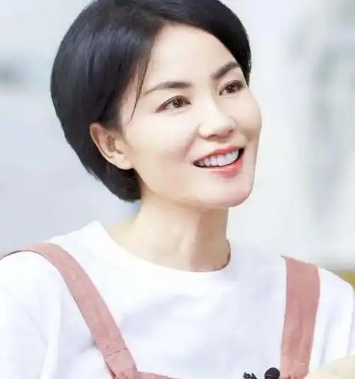 当众力挺金曲奖,三拒合唱邀请的王菲,当年为啥跟谢霆锋分手