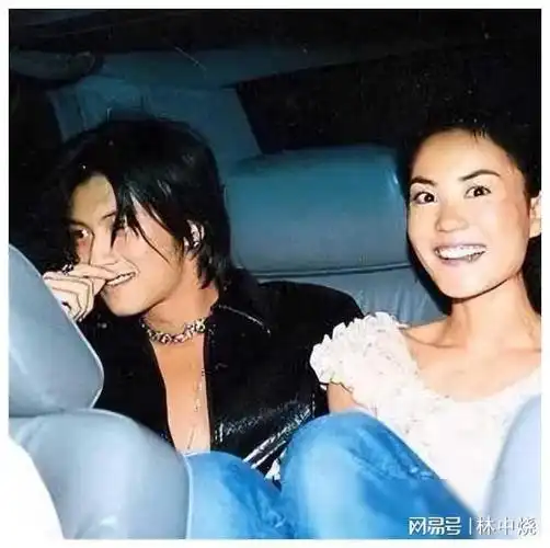 54岁官宣喜讯!"败光"10亿的王菲,谢霆锋终于来接盘了