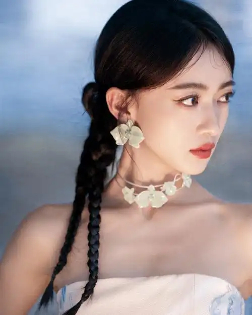 吴谨言新中式造型