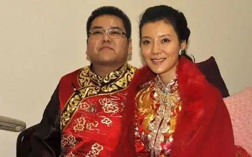 首富"李兆会的婚姻也难逃离婚下常外界盛传车晓以高达33亿元的分手费