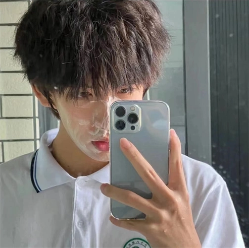 秋冬流行男生烫发 帅气渣男锡纸烫