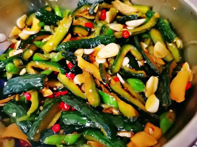 私藏多年的腌黄瓜经验,配方教给你,2个小时就能吃,开胃又下饭