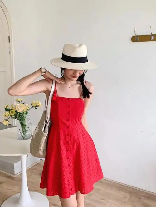 版型友好的热情小红裙[集美r]颜色很正,是比较洋气的红色,上身不显