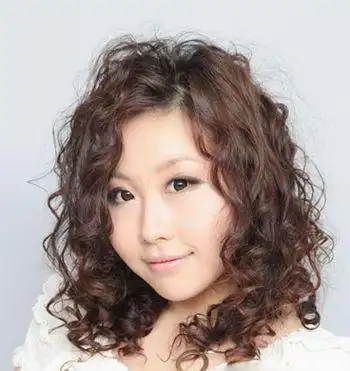 头发少的女生烫小螺旋卷好看吗 头发少怎么烫好看