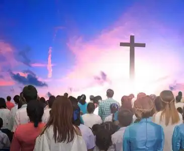 他复活的概念敬拜和赞美的概念: 一个人举起他的手照片