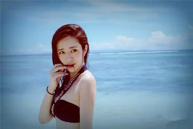 王晓晨泳装写真从王晓晨泳装写真照片上看,"氧气美女"王晓晨身着泳装