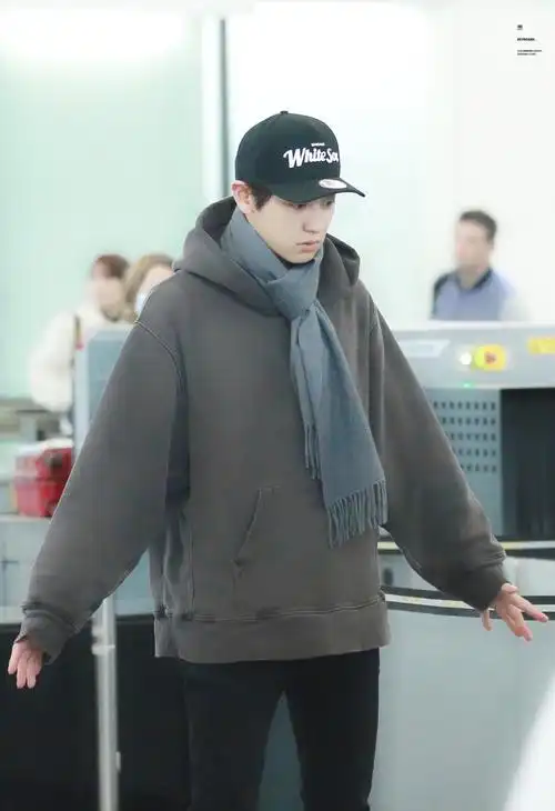 exo 朴灿烈 机场