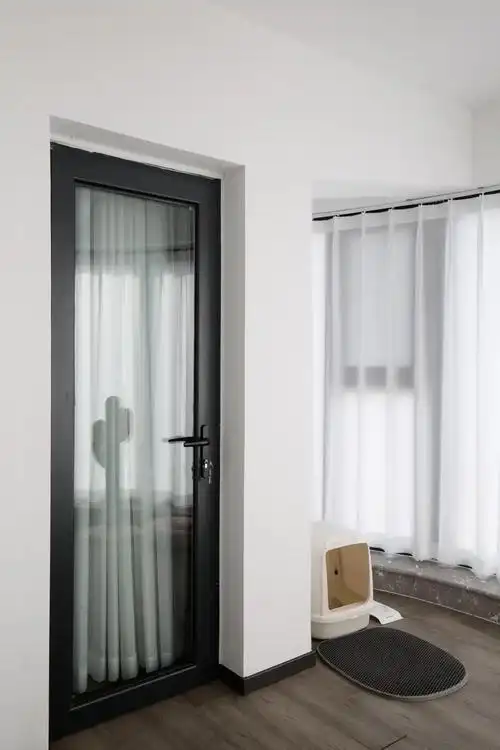 客厅阳台之间装了这种门安全可靠颜值爆表