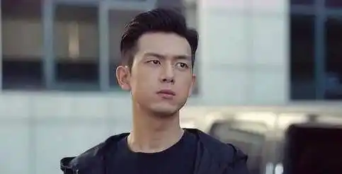 展开全文跟肖战相比较,李现从小时候到成年的阶段,简直能用"逆袭"两字