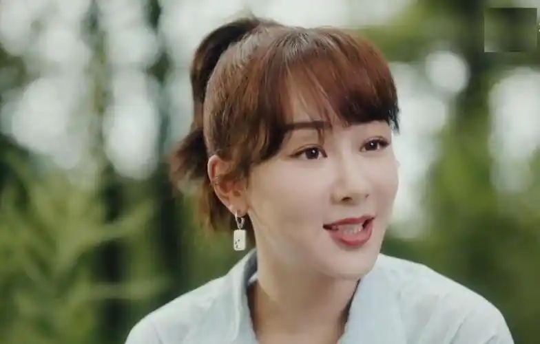 回顾杨紫新剧预告让人担心脸部僵肿不自然法令纹深