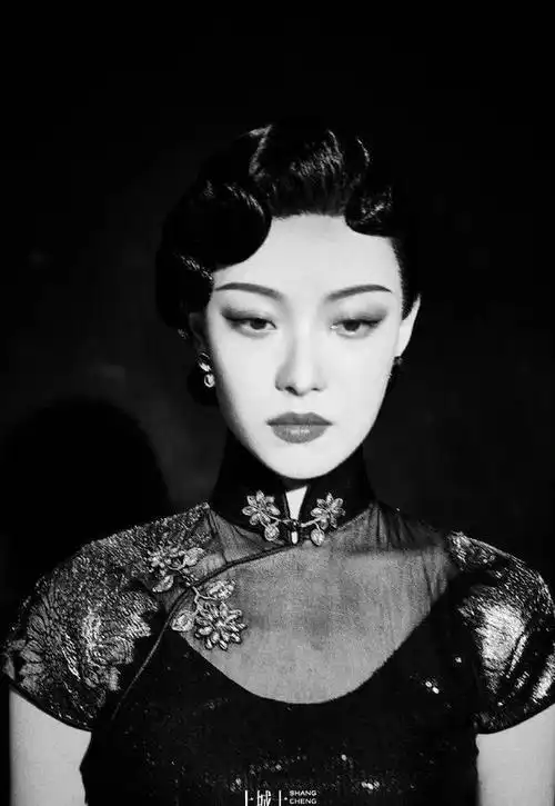 倪妮黑白旗袍写真韵味十足眼神妩媚古典性感