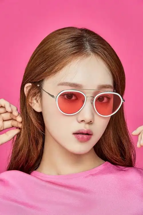 李圣经李晟京 变色眼镜