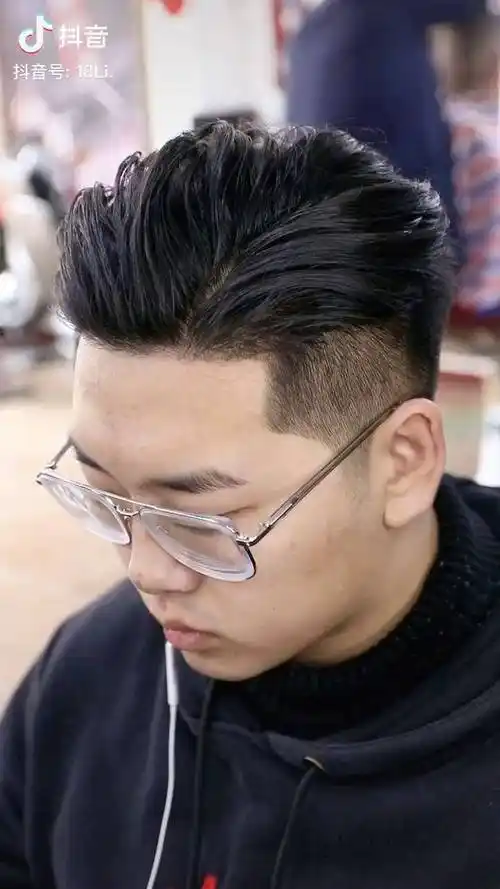 断层三七分背头男士发型