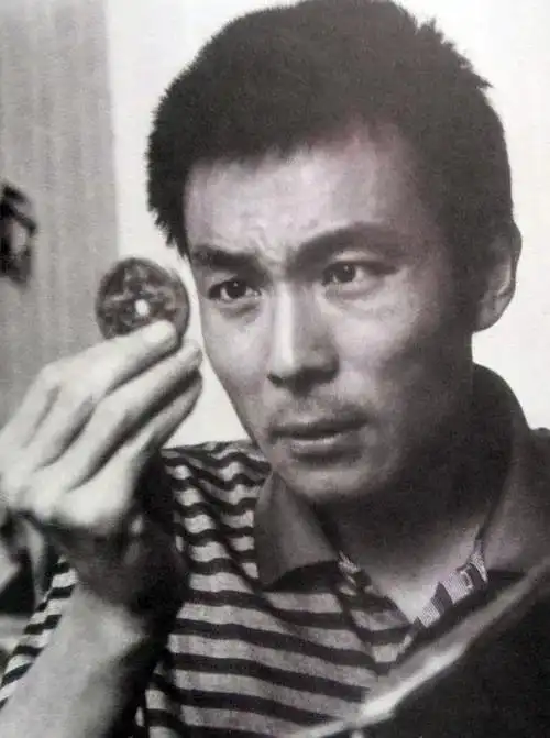 谢园生前嘱托家人不办追悼会,活着逗人笑,离开后不愿他人流泪