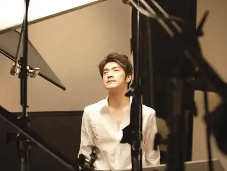 魅力熟男金城武 代言碧欧泉男士活肤产品(组图)(10)