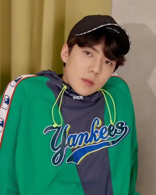 我好喜欢 想摸摸他的头 想揉揉他的头发#吴世勋  #sehun  #exo