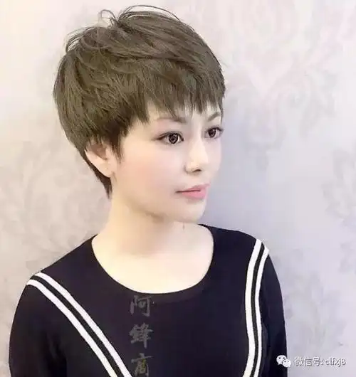 名派时尚啊美老师与您分享最新最潮的纹理烫