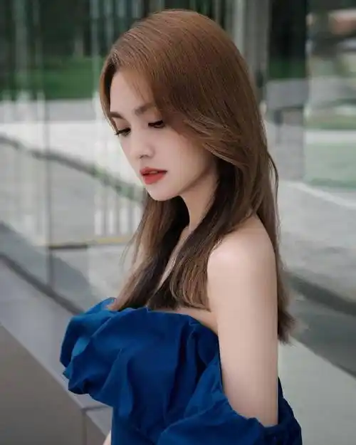 杨丞琳穿抹胸衣裤露出美背!肤白貌美大长腿太性感撩人_写真_台湾_蓝色