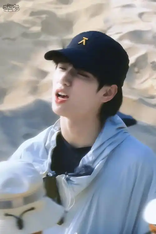 严浩翔最新机场状态